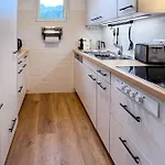 Swissme - 100qm - Balkon - 2 Baeder - Parkplatz - Fussbodenheizung *