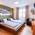 Appartement Swissme - 100qm - Balkon - 2 Baeder - Parkplatz - Fussbodenheizung *