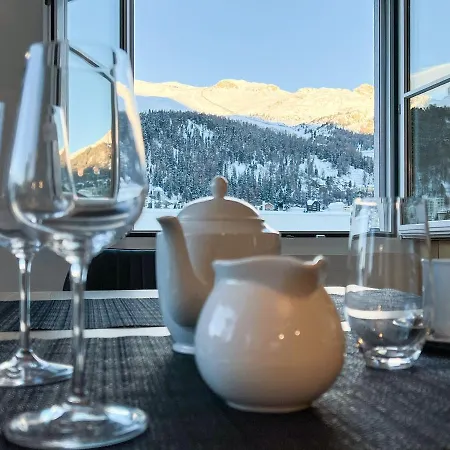 Apartment Swissme - 100qm - Balkon - 2 Bäder - Parkplatz - Fußbodenheizung St. Moritz
