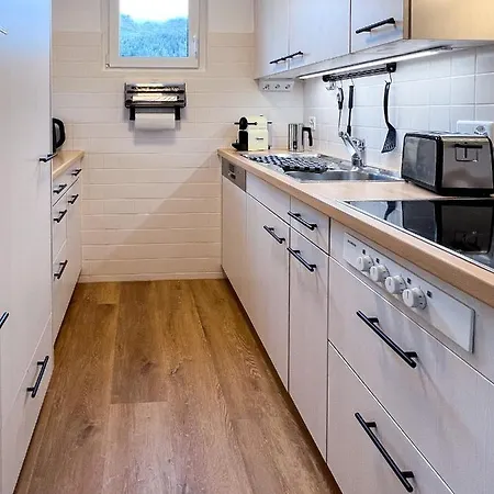 Swissme - 100qm - Balkon - 2 Bäder - Parkplatz - Fußbodenheizung *