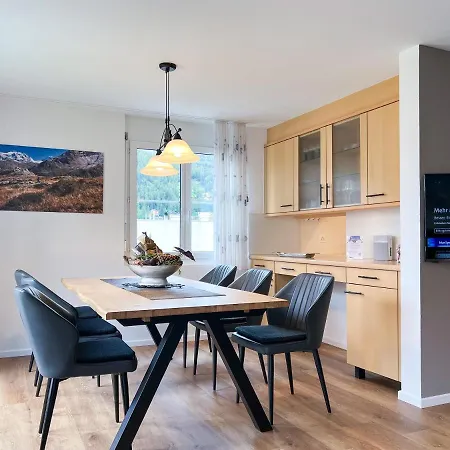 Swissme - 100qm - Balkon - 2 Bäder - Parkplatz - Fußbodenheizung Apartment