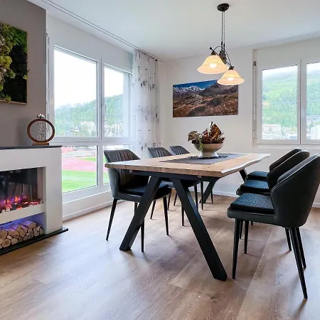 Swissme - 100qm - Balkon - 2 Bäder - Parkplatz - Fußbodenheizung St. Moritz