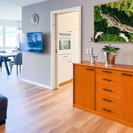 Swissme - 100qm - Balkon - 2 Bäder - Parkplatz - Fußbodenheizung Apartment *