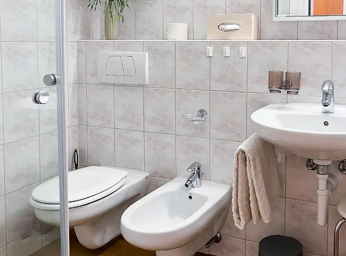 Daire Swissme - 100qm - Balkon - 2 Baeder - Parkplatz - Fussbodenheizung Saint-Moritz