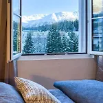 Swissme - 100qm - Balkon - 2 Baeder - Parkplatz - Fussbodenheizung Апартаменты Санкт-Мориц