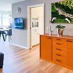 Swissme - 100qm - Balkon - 2 Baeder - Parkplatz - Fussbodenheizung Апартаменты *
