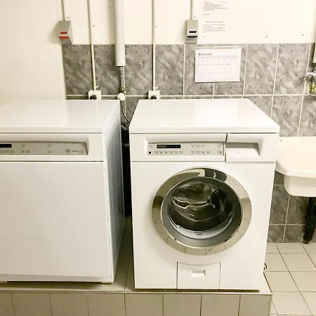 Swissme - 100qm - Balkon - 2 Baeder - Parkplatz - Fussbodenheizung Lägenhet