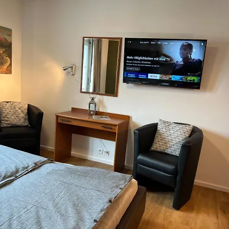 Swissme - 100qm - Balkon - 2 Baeder - Parkplatz - Fussbodenheizung Lägenhet St. Moritz