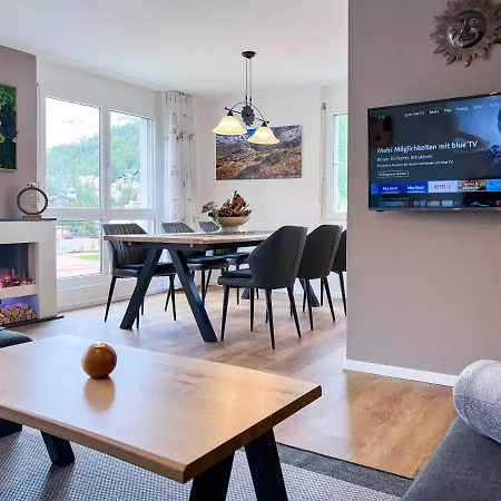 Swissme - 100qm - Balkon - 2 Baeder - Parkplatz - Fussbodenheizung Lägenhet St. Moritz