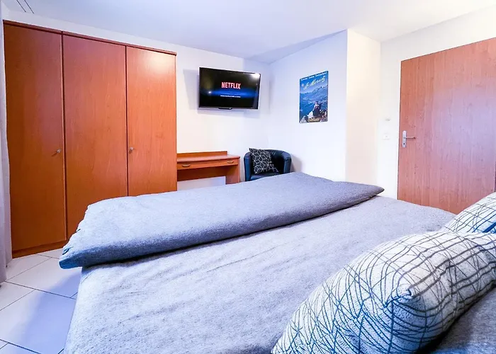 Swissme - 100qm - Balkon - 2 Baeder - Parkplatz - Fussbodenheizung * St. Moritz